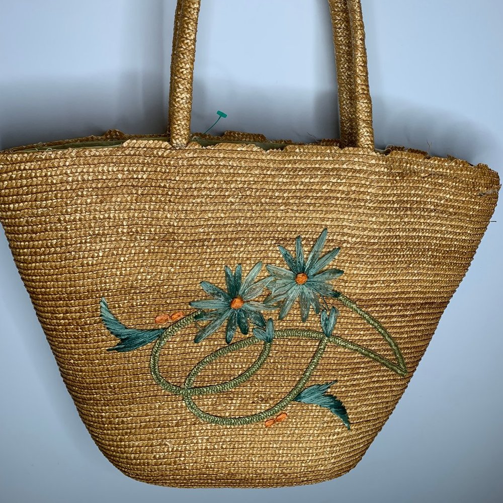 Vintage wicker beach bag